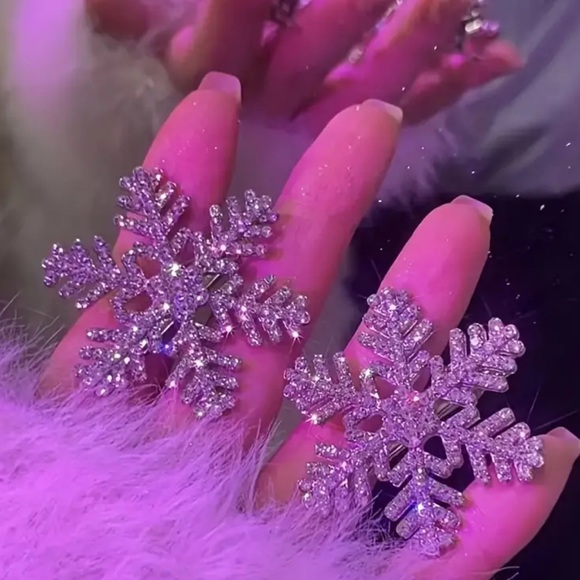 2pcs Snowflake Rhinestone Hair Clips NEW